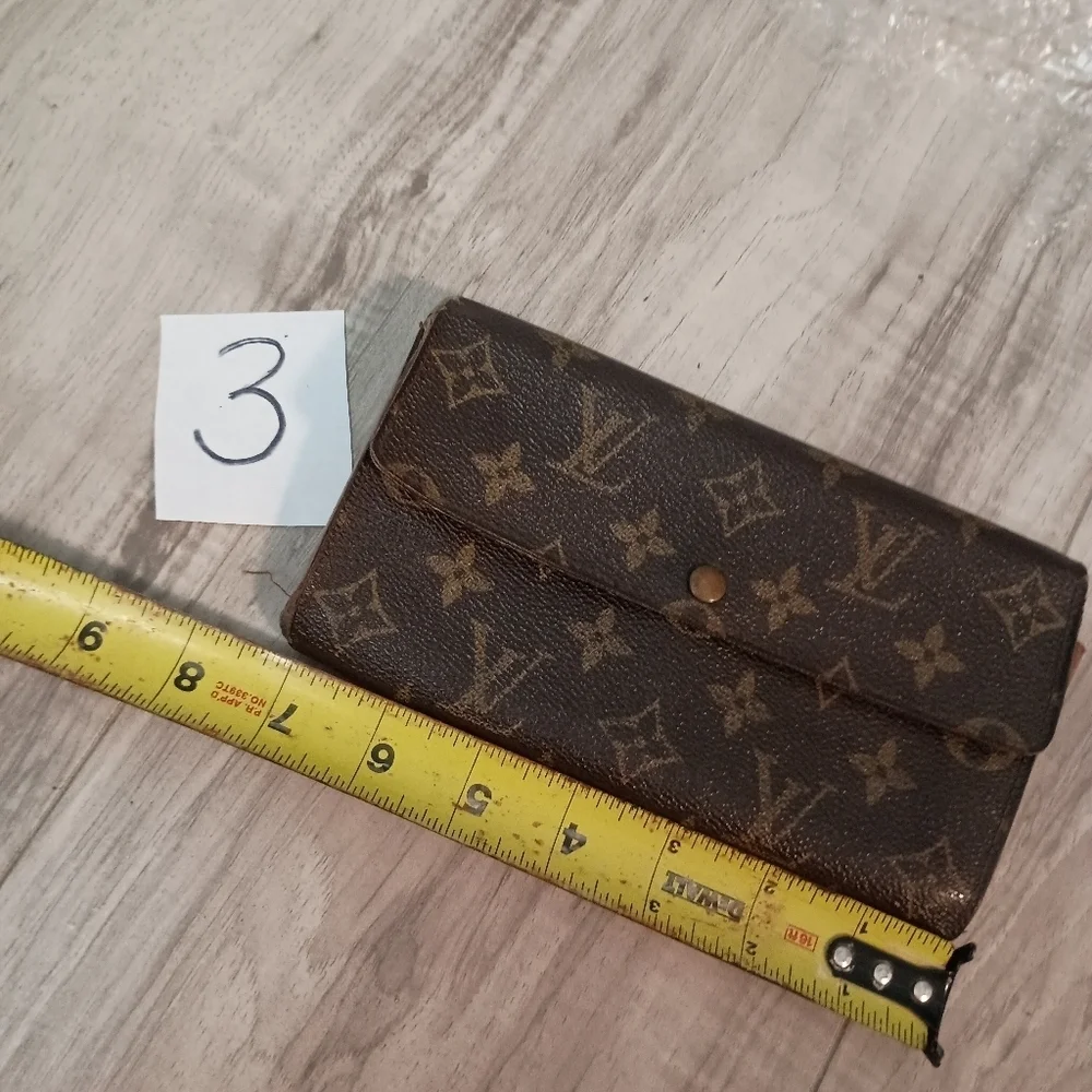 Authentic Louis Vuitton Monogram Sarah Wallet